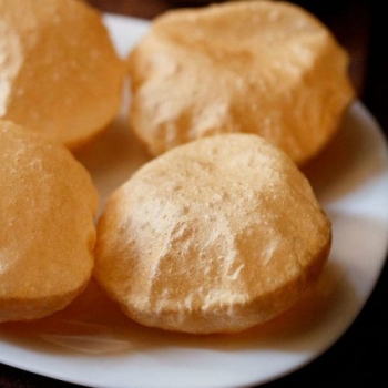 Ajwain Poori- 1 Pc